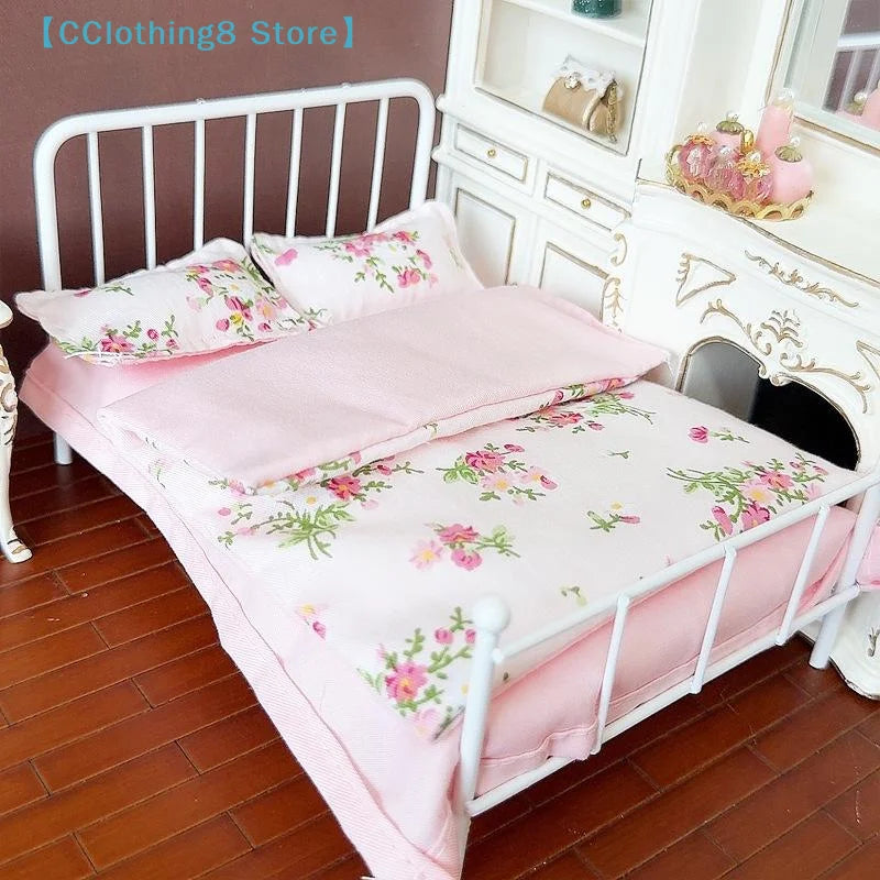 ensemble literie maison poupée 1/12 lit motifs floraux taies oreillers drap couverture vintage français
