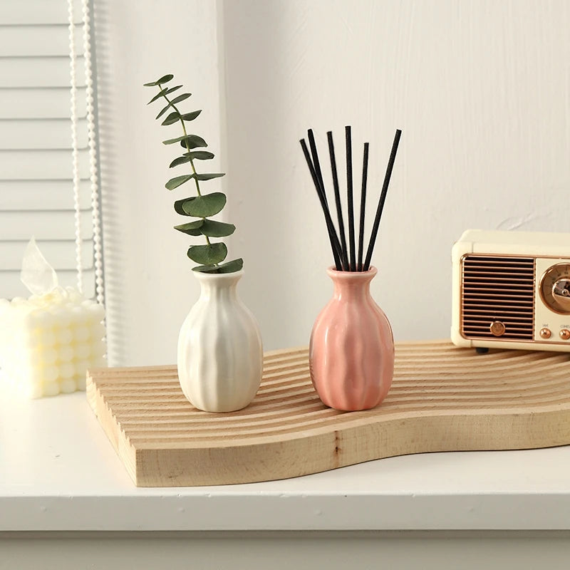 vases céramique pastel texture ondulée minimaliste fleurs artificielles maison