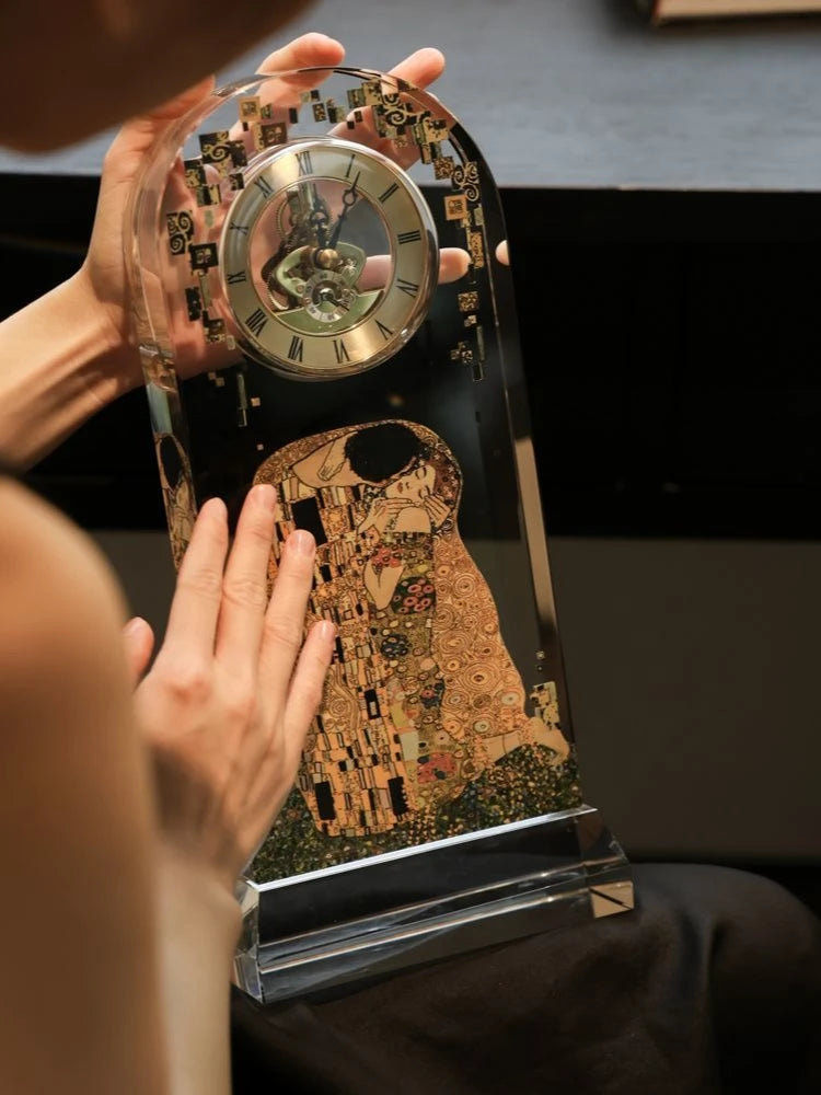 horloge table art nouveau klimt baiser cadran doré transparent verre géométrique salon vintage aiguille