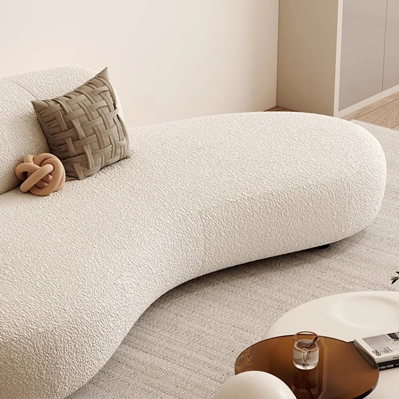 canapé lit blanc bouclé moderne table basse coussins décoratifs