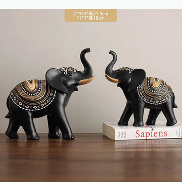 décoration moderne deux éléphants figurines noir blanc motifs tribaux surfaces brillantes