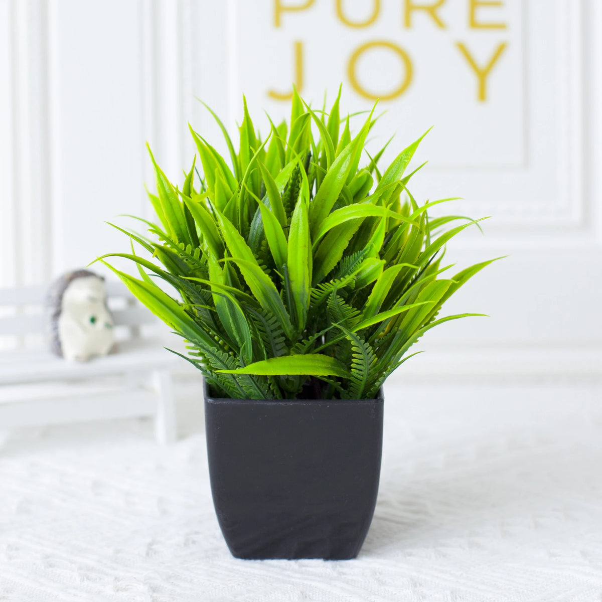 plante artificielle eucalyptus moderne pot noir feuilles vertes intérieur extérieur décoration table farmhouse
