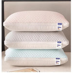 oreillers rectangulaires texturés couleurs rose gris bleu blanc moderne bordure zigzagétailesétales