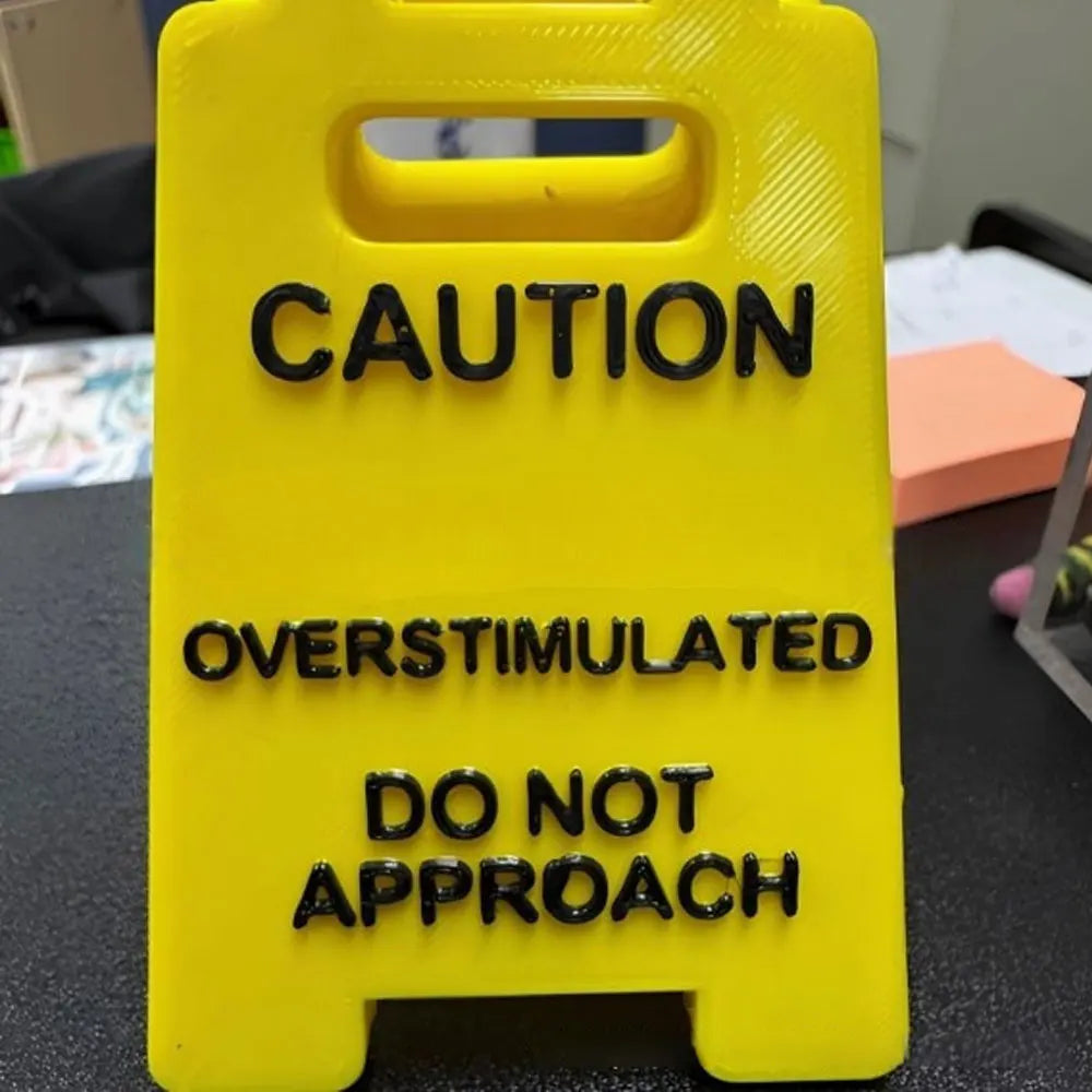 panneau signalisation caution overstimated do not approach classique jaune texte relief