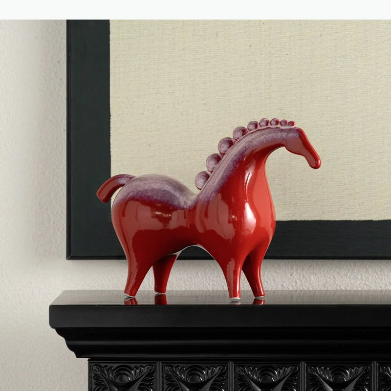 statuette cheval céramique marron rouge motifs dorés texture brillante moderne