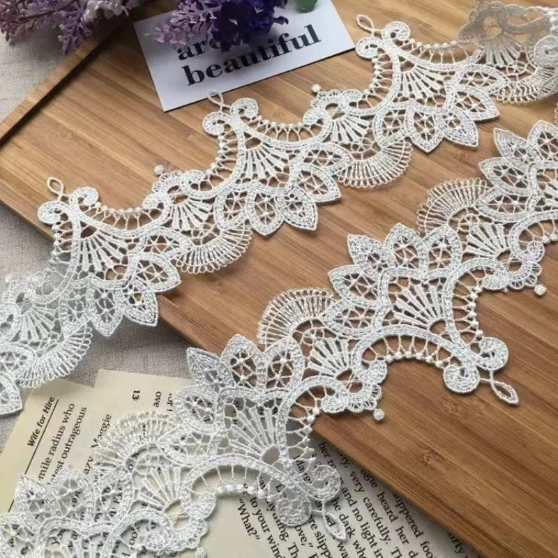 dentelle polyester fine noir blanc floral largeur 8.5cm mariage décoration classique soluble eau