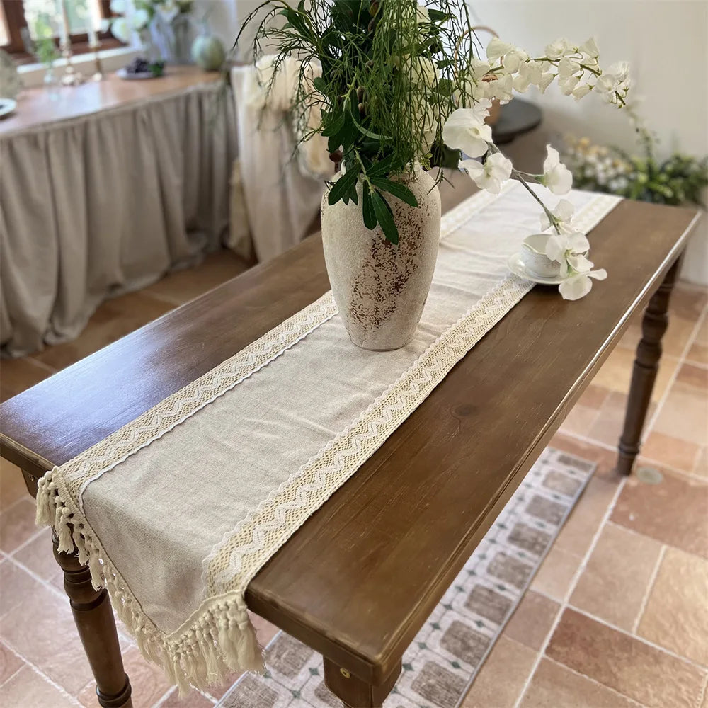 nappe table beige dentelle franges rustique bohème decoration table tissu texturé semi transparent éléments