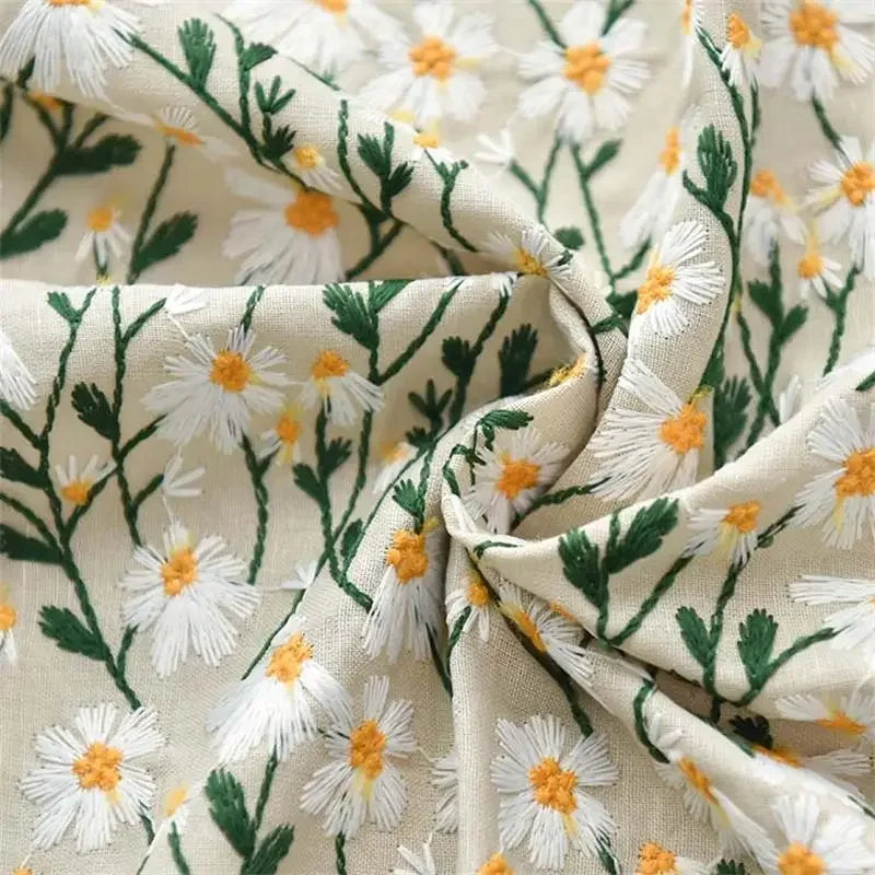 tissu brodé floral coton beige clair blanc vert jaune résistant environnement 120cm large