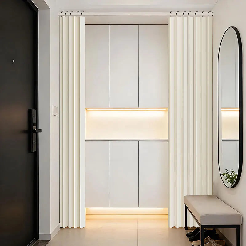 rideau opaque beige clair rayures verticales moderne fenêtre vitrine fixations