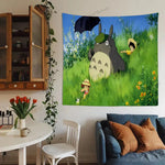 Tapisserie Totoro dans une chambre avec décoration cosy