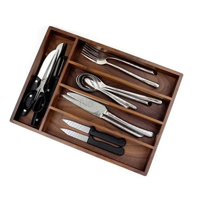 Boîte de rangement utilisée pour organiser des couverts en argent