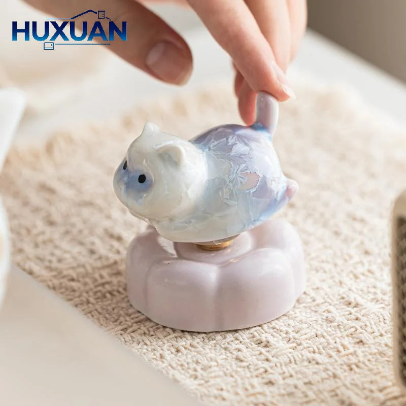 figurines chats céramique blanc bleu rose vert artisanal moderne décoration maison erotique collection cadeaux