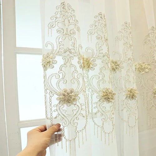 rideau blanc dentelle broderie florale translucide élégant salon chambre fenêtre maison moderne