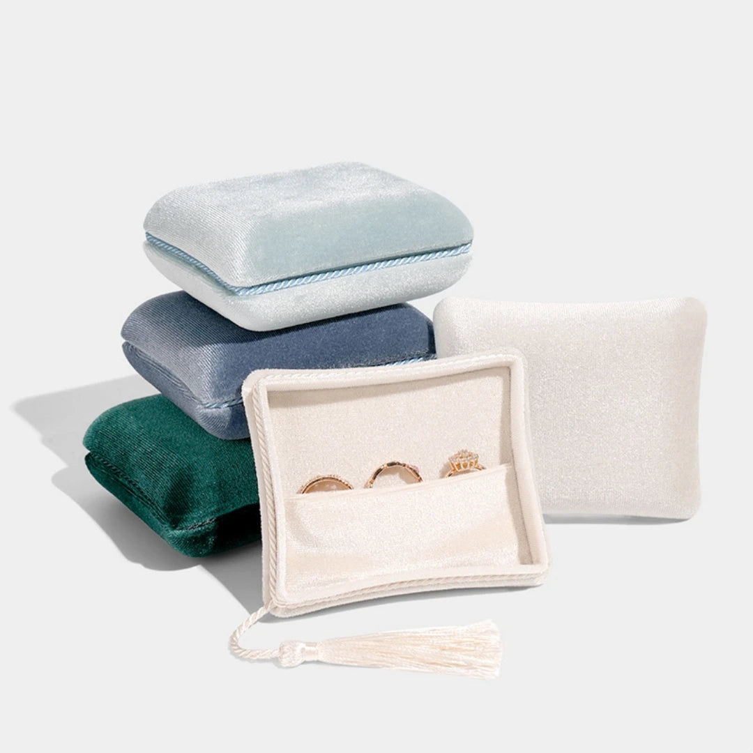 boîtes rangement bijoux pochettes velours classiques réutilisables couleurs vert foncé rose violet pompon