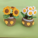 décoration intérieure pot fleurs tricotées marron jaune blanc vert anniversaire mariage