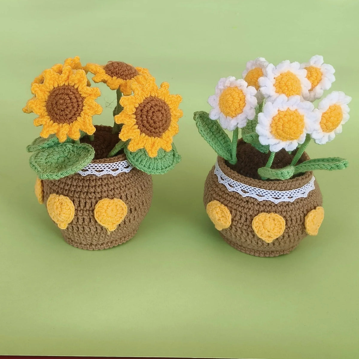 décoration intérieure pot fleurs tricotées marron jaune blanc vert anniversaire mariage