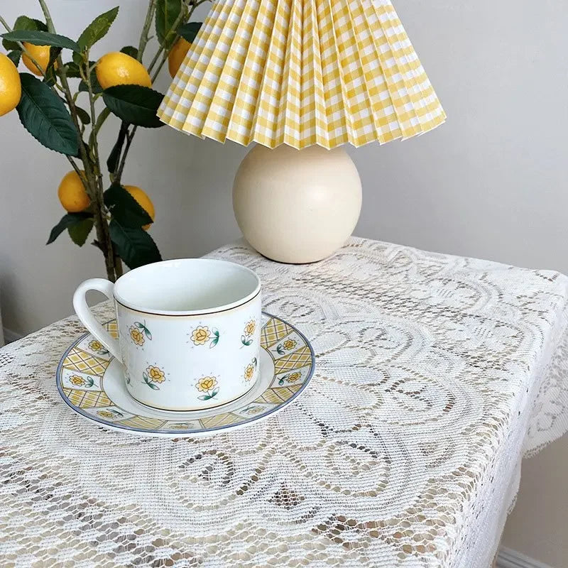 nappe dentelle motif floral table decoration blanc crème rustique vintage mariage fête