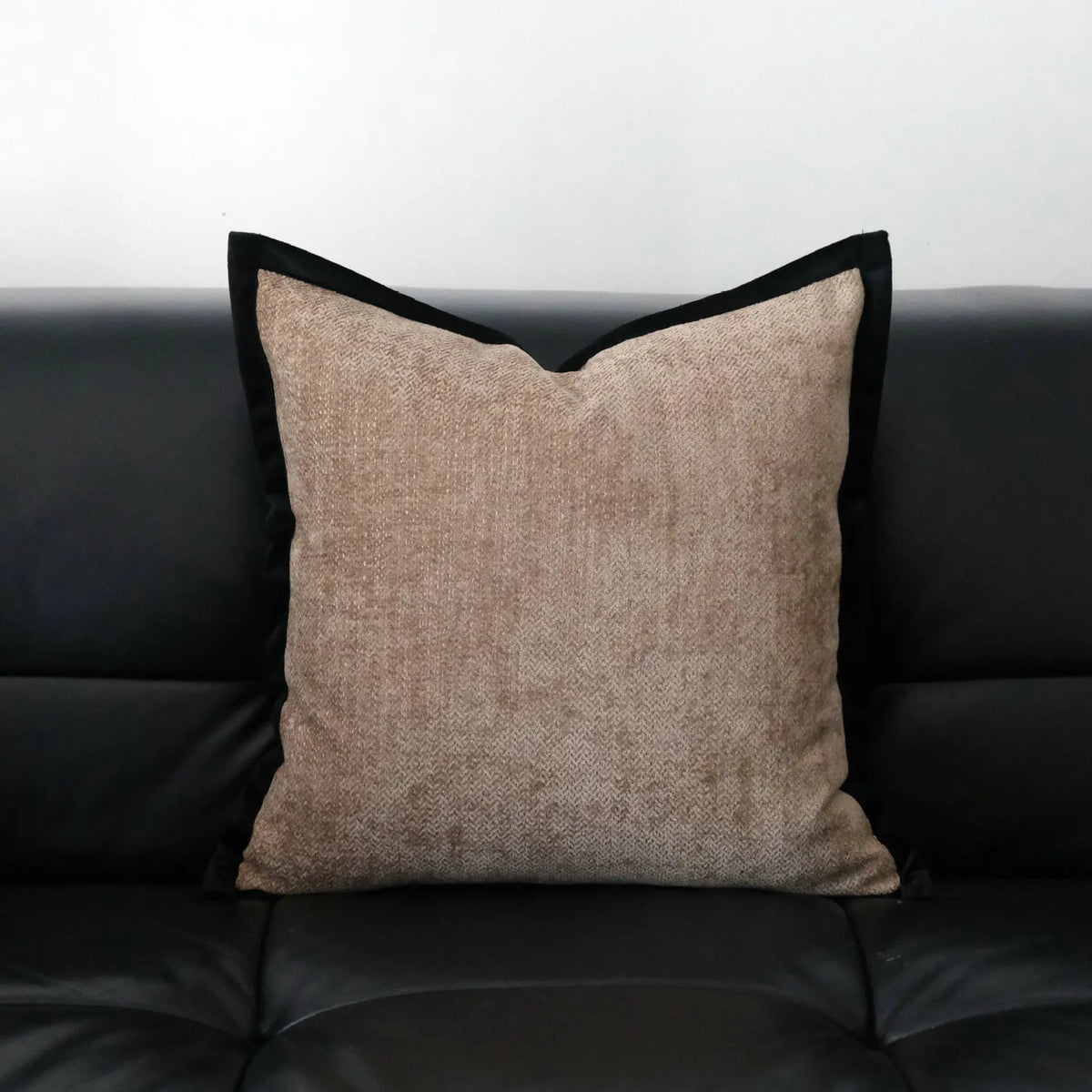 coussin moderne motif rayures beige bordure noire poly coton 45x45cm décoration intérieure sans rembourrage
