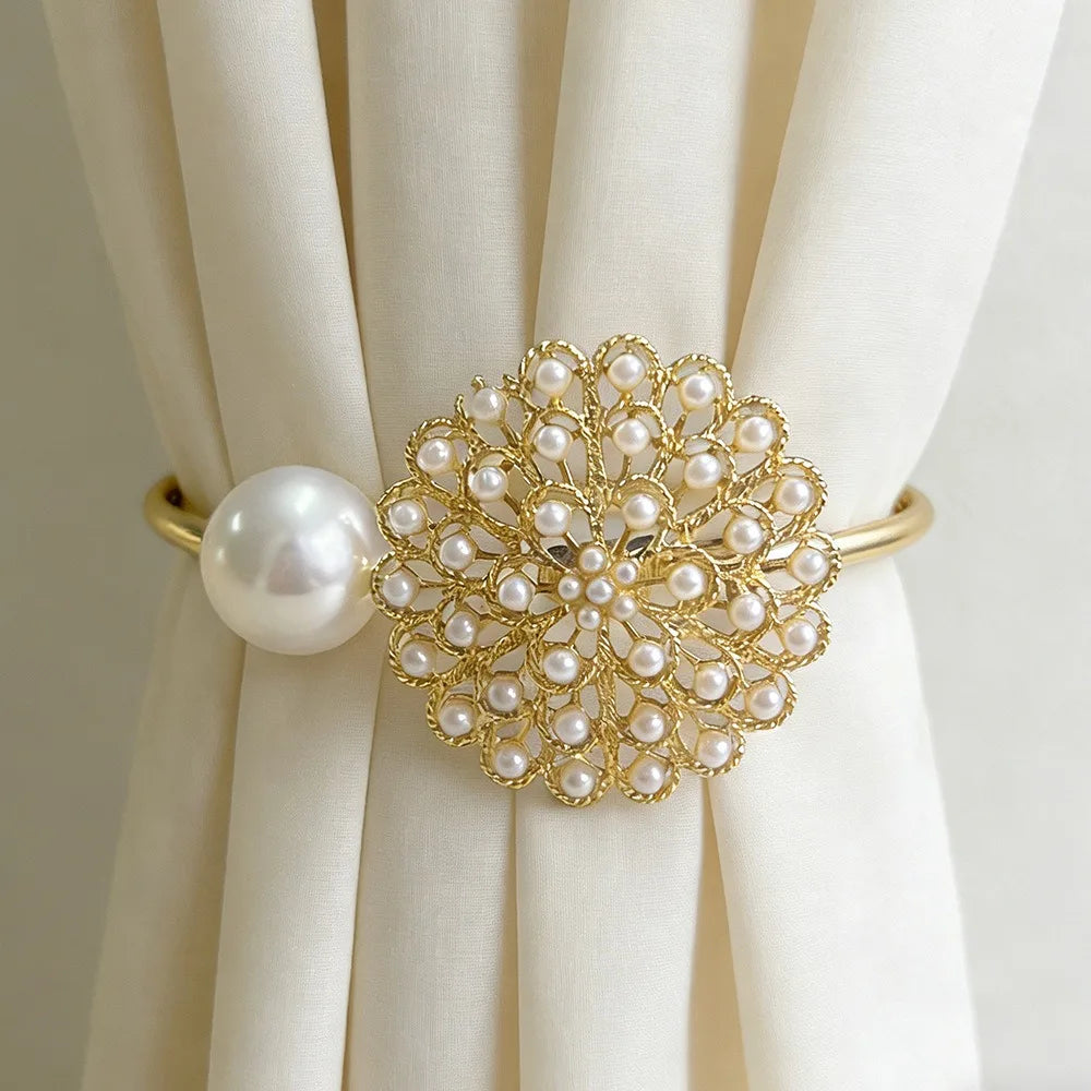 boucles rideau or blanc classiques anneaux dorés fleurées chambre coucher vintage français