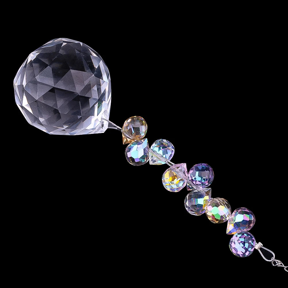 pendant cristal transparent multicolore facettes chaîne moderne élégant décoration intérieure reflets irisés