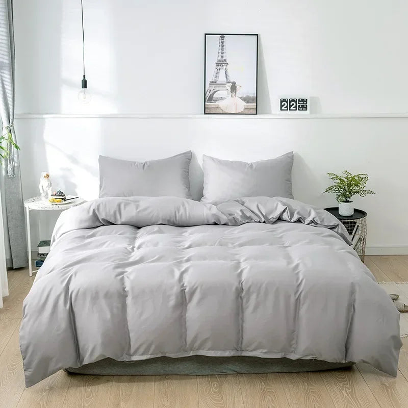 Housse de couette gris avec accessoires de décoration