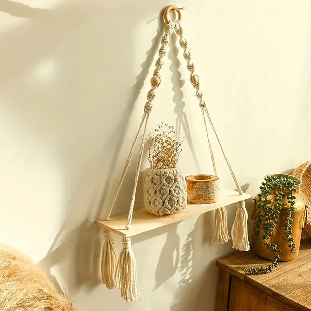 étagère suspendue macramé boho chic bois corde tressée beige clair salon chambre rustic deco