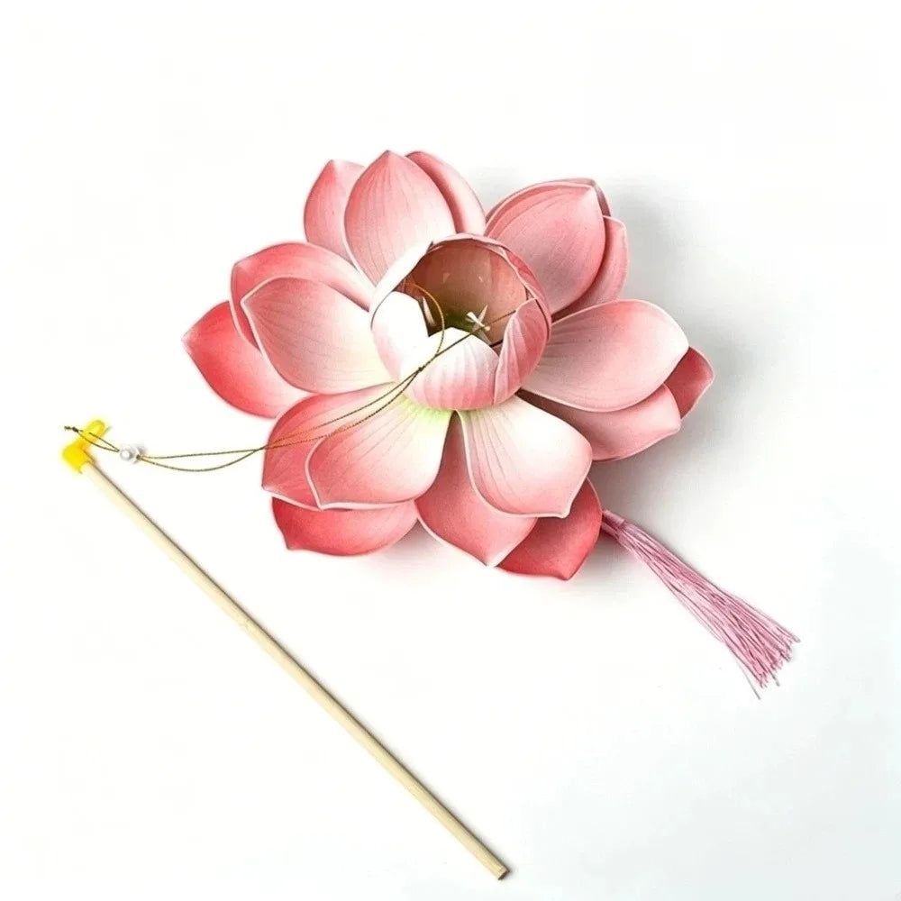 lanterne fleur lotus rose jaune feuilles details traditionnelle artisanale tassel soie portable festive