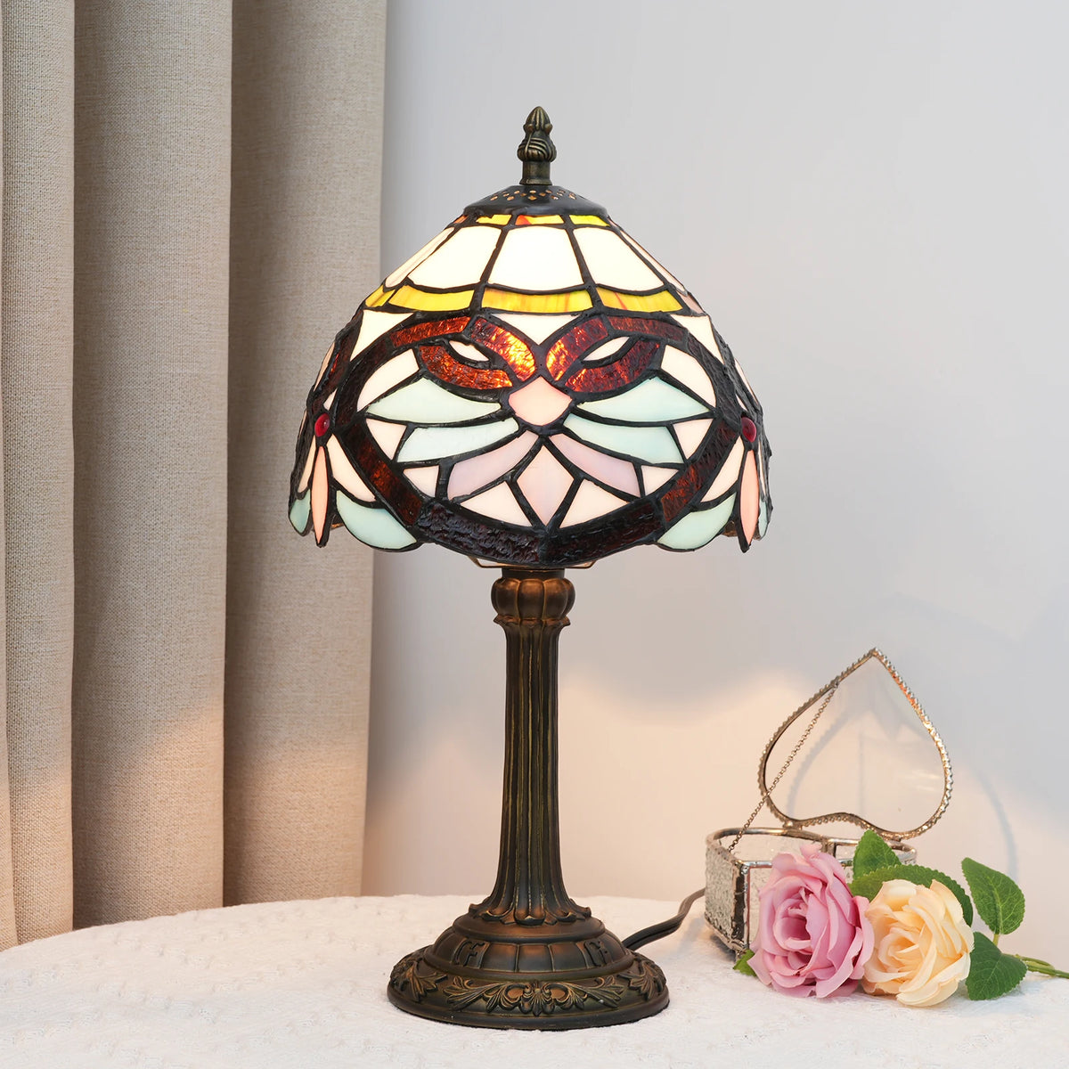 lampe table tiffany multicolore vitrail opaleuse traditionnelle allumée facilement chambre salon