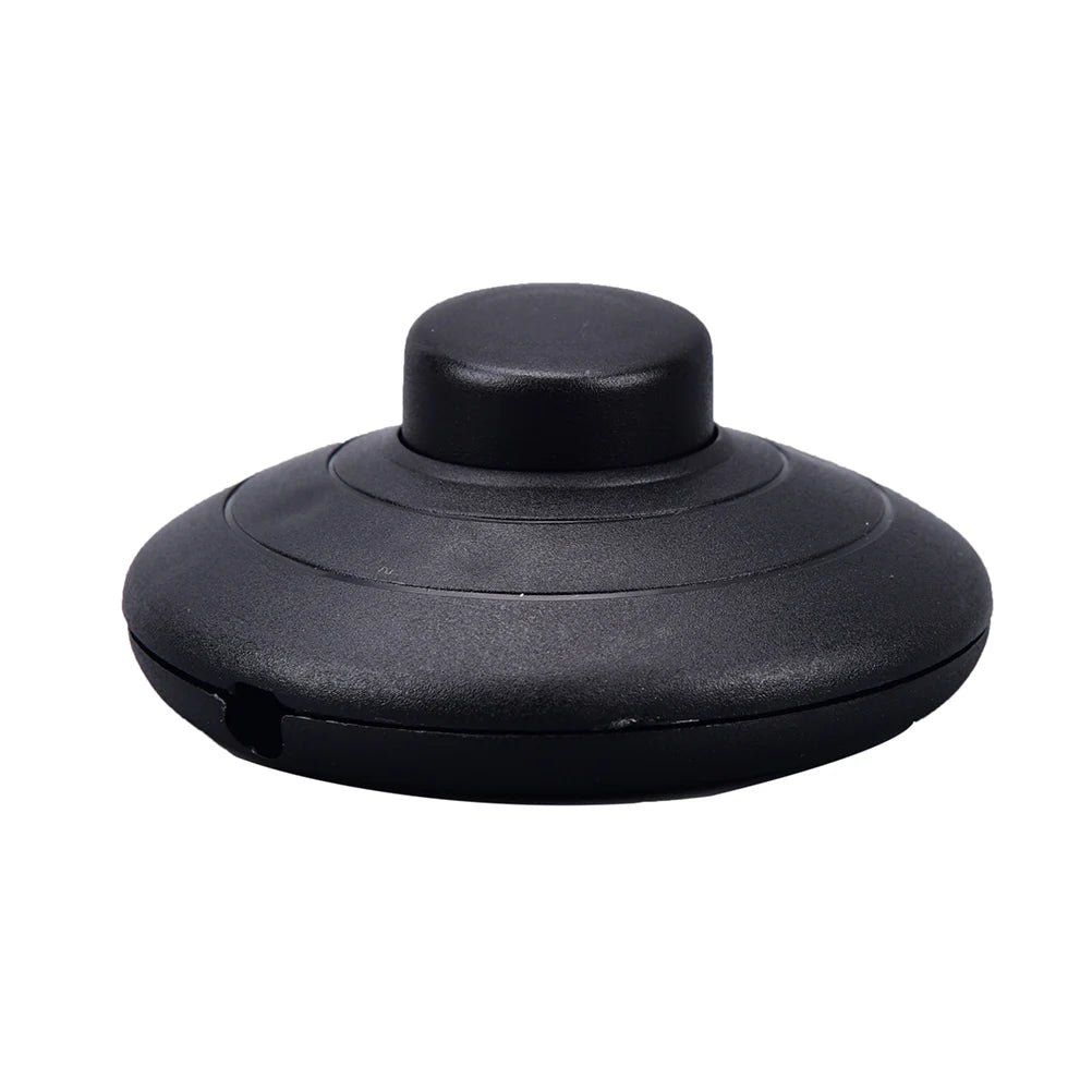 pièces fixation meubles blanc noir rond lisse pratique utilitaire vis orifices divers
