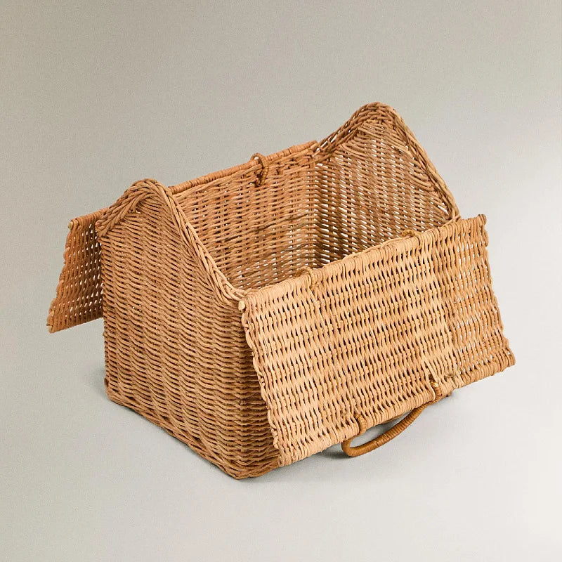 panier osier tressé naturel rustique poignées artisanal enfantine maisonnette porte fenêtre