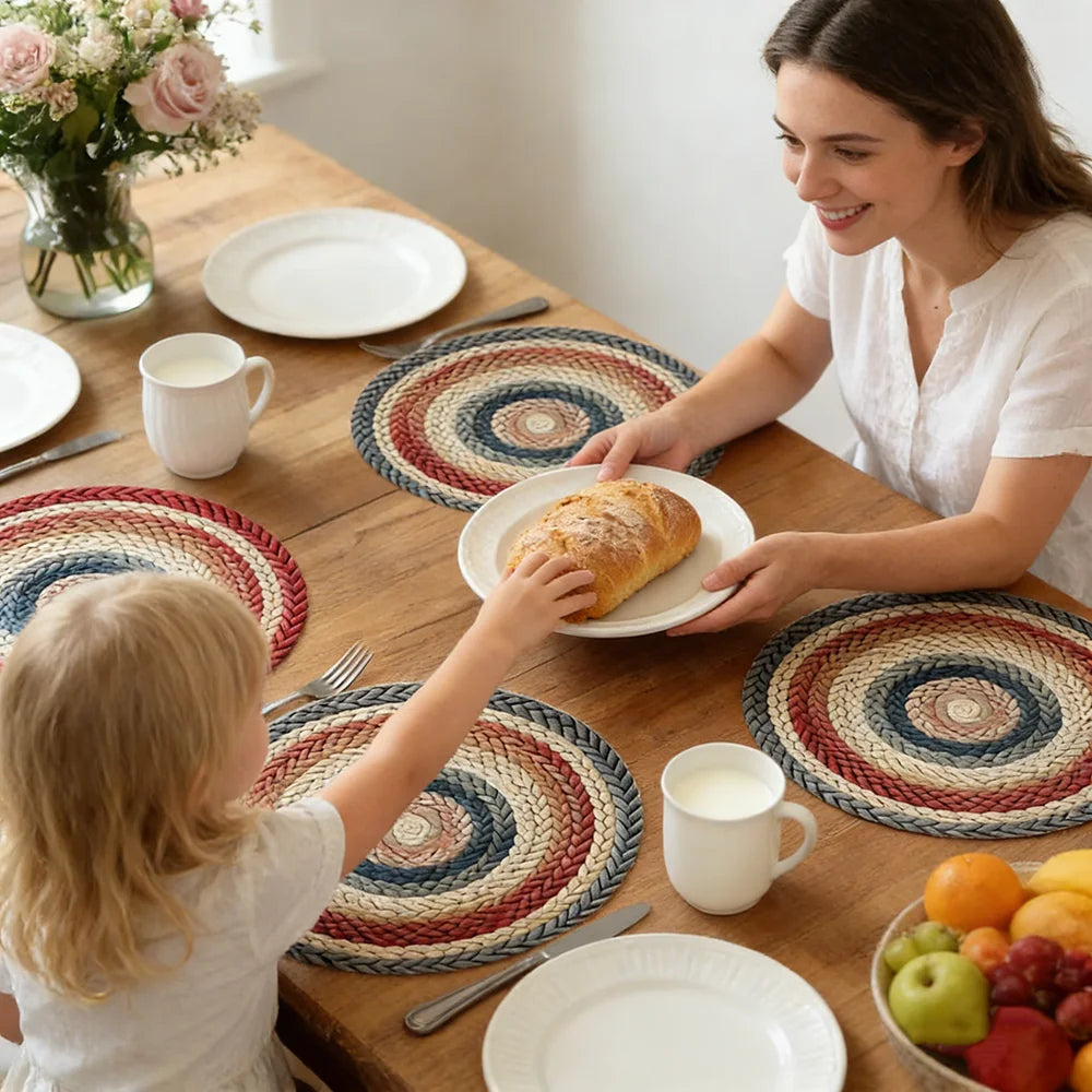 tapis table tissé artisanal spirale concentrique bleu marine beige rouge hiver noël rustique