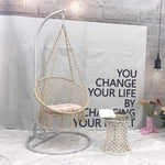 fauteuil suspendu macramé tissé motifs géométriques franges boho chic blanc beige noir rose bleu