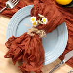 serviette table rose pâle texture ondulée ruban jute fleur blanche rustique polyester coton pastorale