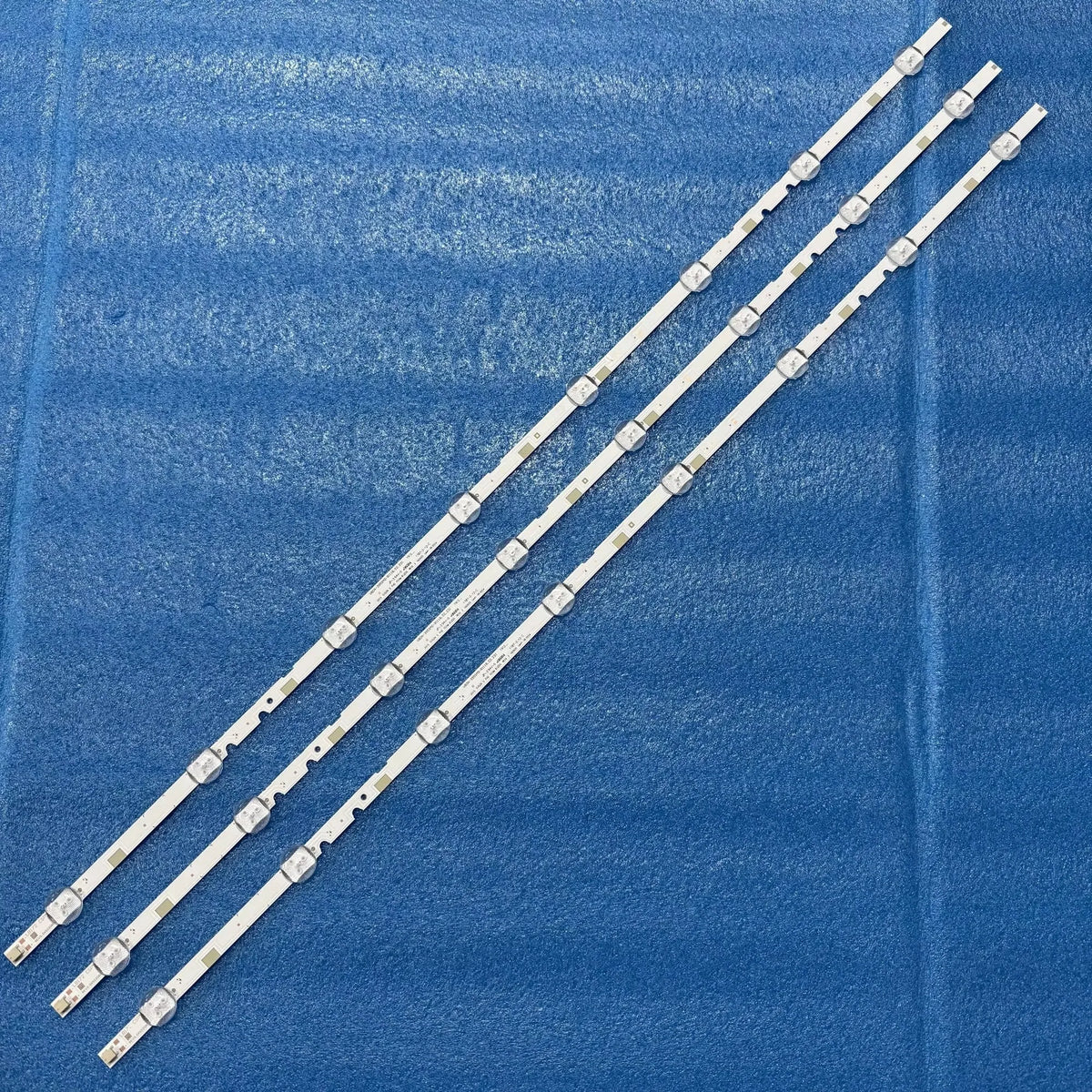 ruban led blanc moderne connecteurs boutons fixation aluminium sans cable