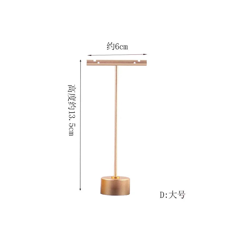 présentoir bijoux métal or mat texture brossée moderne élégant base conique supports différents tailles