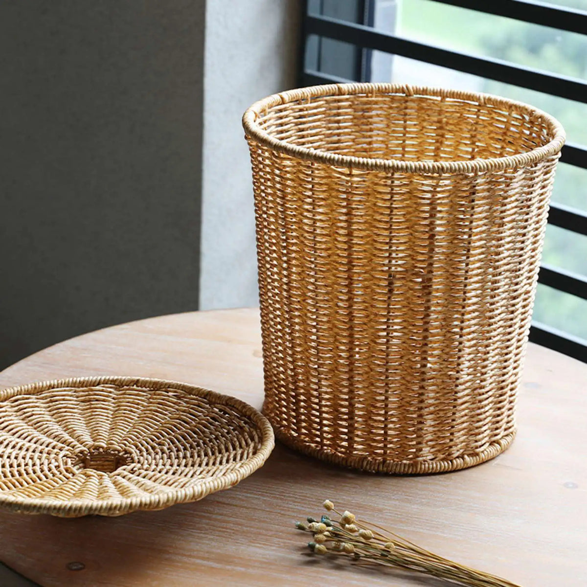 panier tressé naturel couvercle traditionnel rangement linge couleur beige rustique