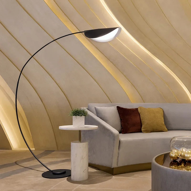 Détail de l'abat-jour et du pied du lampadaire LED