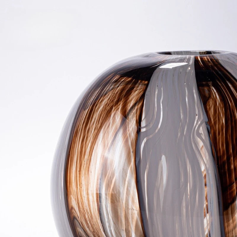 boule décorative moderne gris marron blanc rayures horizontales opacité intérieur décoration maison arrangement floral
