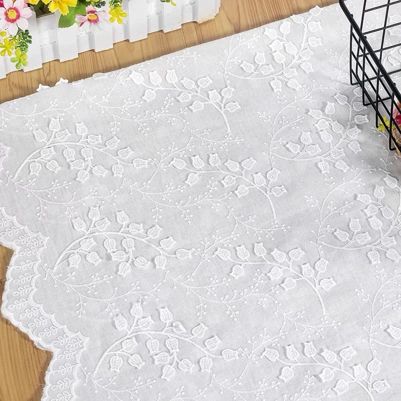 tissu coton blanc floral brodé popeline translucide bricolage couture décoration maison 130cm