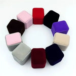 boîtes rangement velours rouges violettes roses grises noires bleues bijoux bague mariage saint valentin