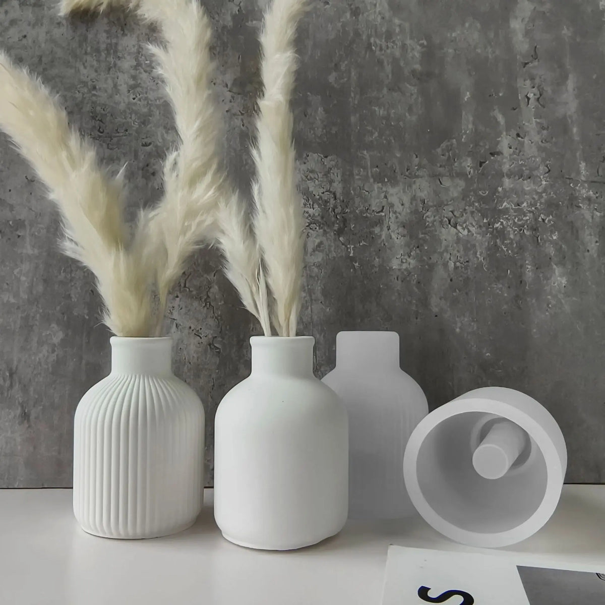 vases silicone blancs rayures verticales modernes décoration bricolage artisanal maison