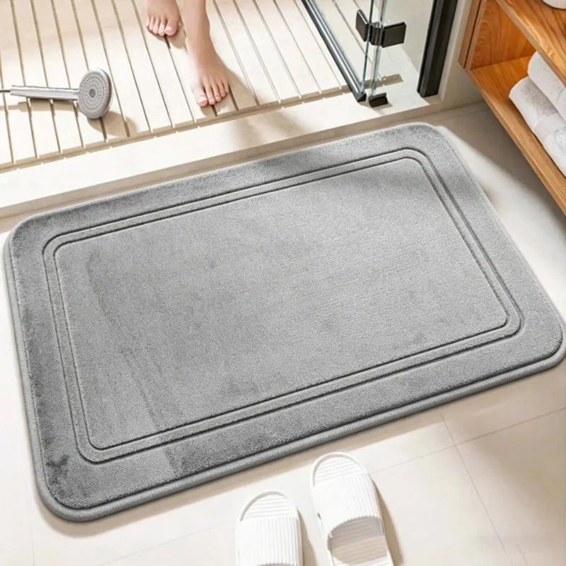 tapis bain gris clair doux antidérapant absorption rapide douche maison confortable moderne