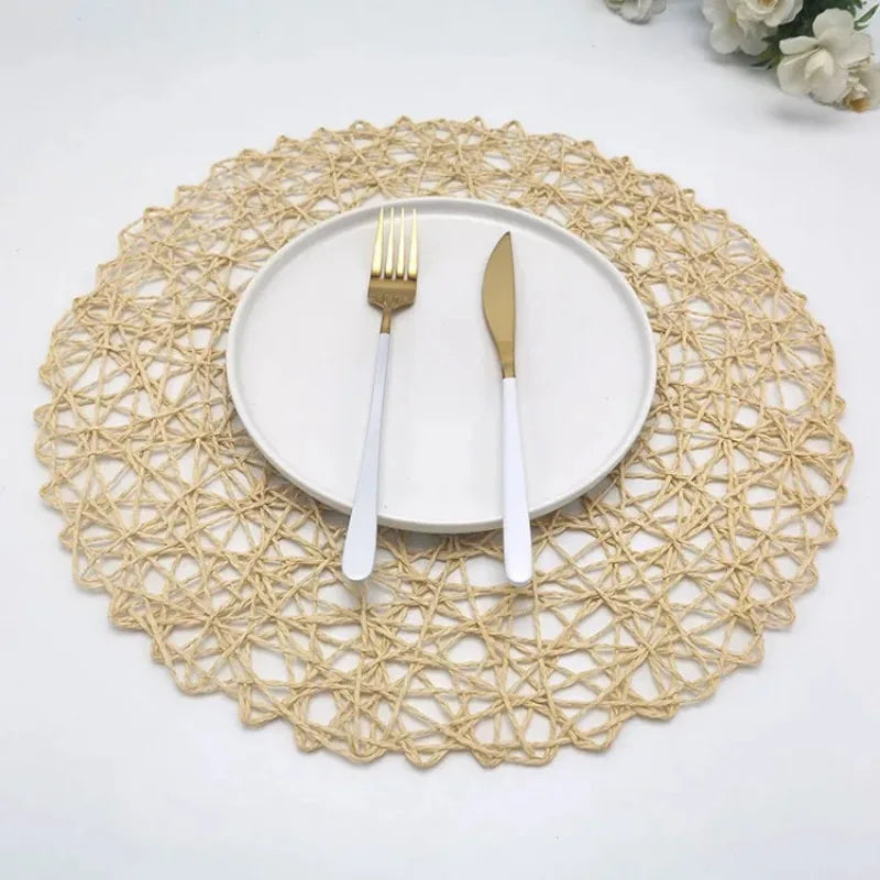 Set de table rond brun et ivoire pour mariage élégant