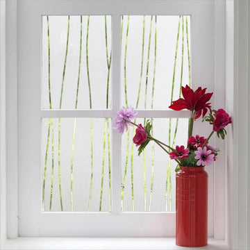 film décoratif fenêtre autocollant transparent motifs lignes noires translucide protection uv isolation thermique maison