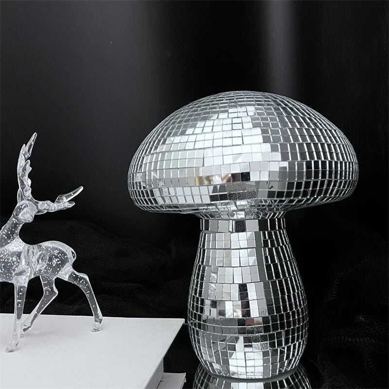 Lampe décorative champignon sur étagère