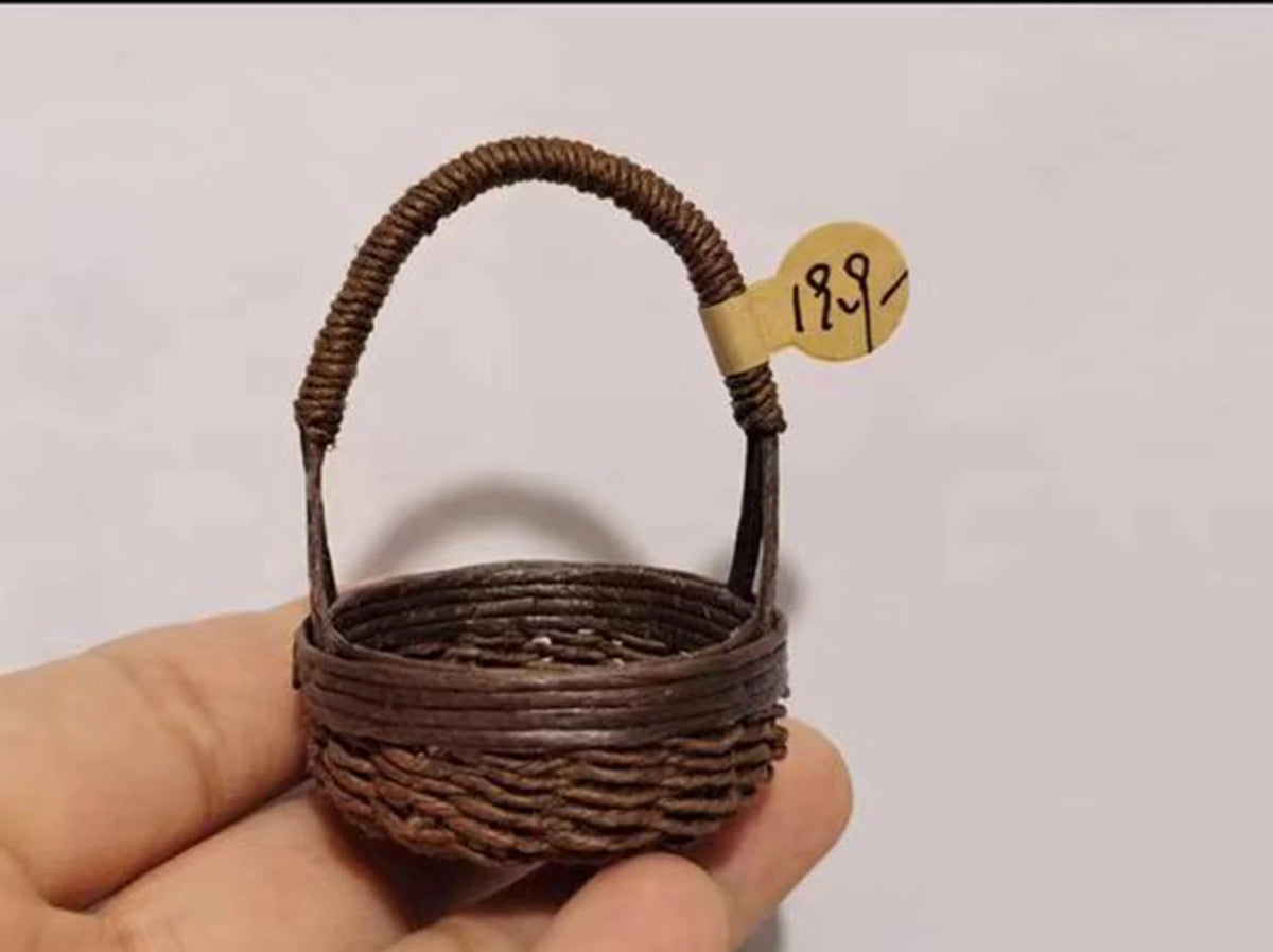 miniature panier osier rustique accessoires maison poupée décoration rangement paille naturel artisanal
