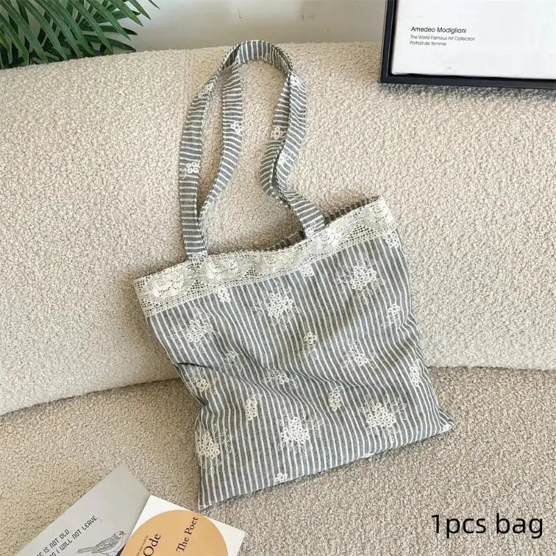 sac main chic gris clair rayures horizontales dentelle blanche poignées détachables polyester féminin