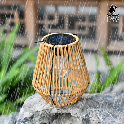 Grande lanterne solaire extérieur rotin IP65 suspendue dans un jardin