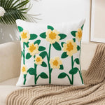 coussin carré blanc motif floral moderne brodé fleurs multicolores amovible lavable