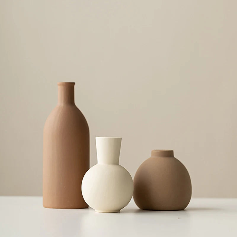 vases céramique noir gris beige minimaliste moderne arrangement fleuri décoration intérieur salon chambre cuisine